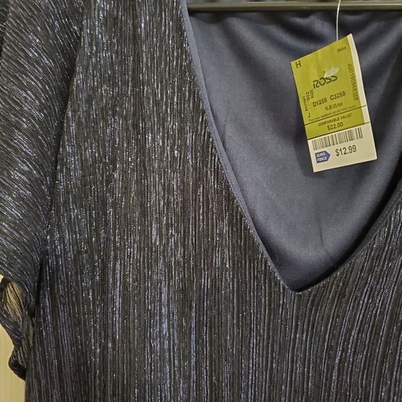 Black and blue shimmering crop top - Picture 3 of 3